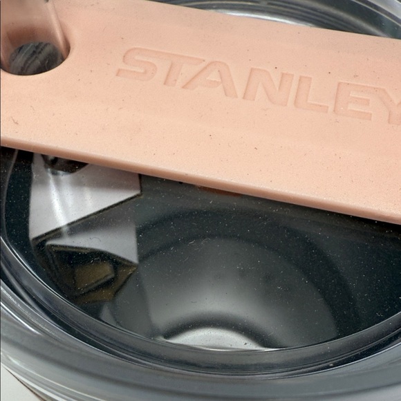 Stanley Blush Tumbler with Clear Straw size 20 oz - Picture 4 of 5